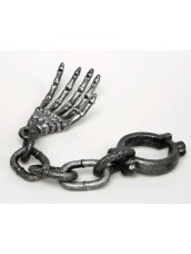 Catene con Mano di Scheletro